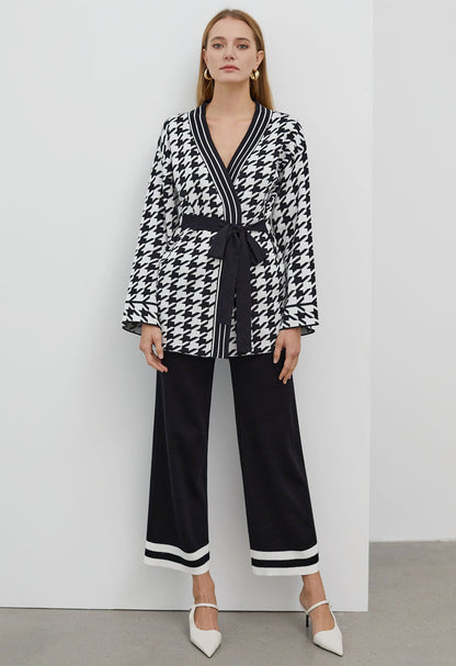 Well Tailored Cardigan with a Graceful Silhouette