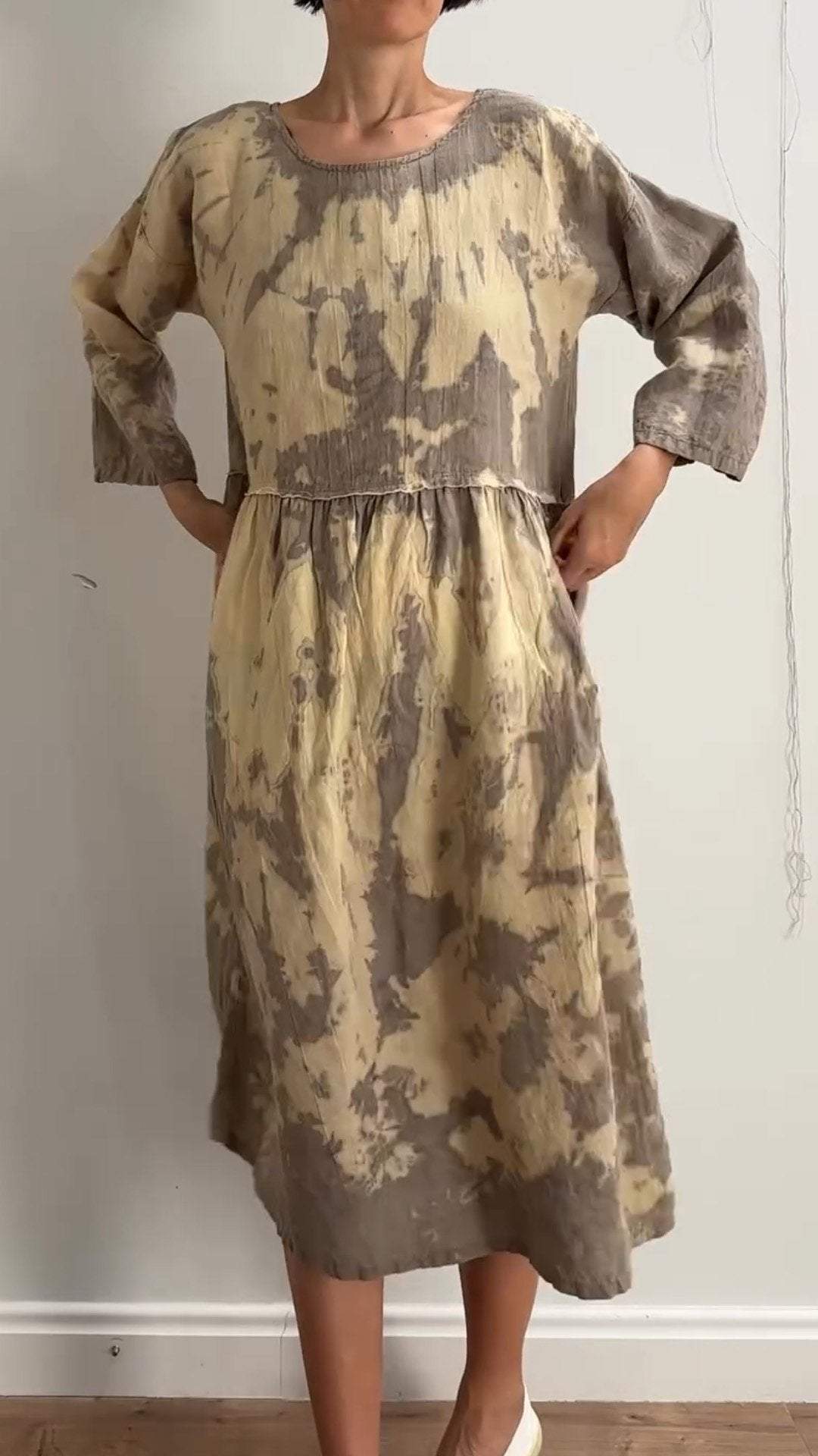 Beautifully Finished Dress in a Timeless Design