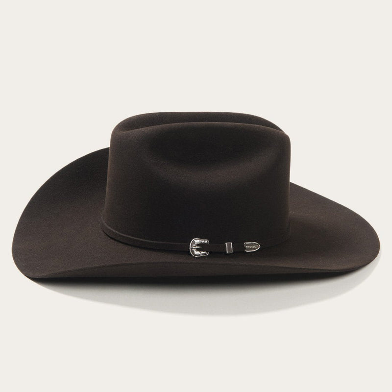 Well Tailored Garment with a Graceful Silhouette