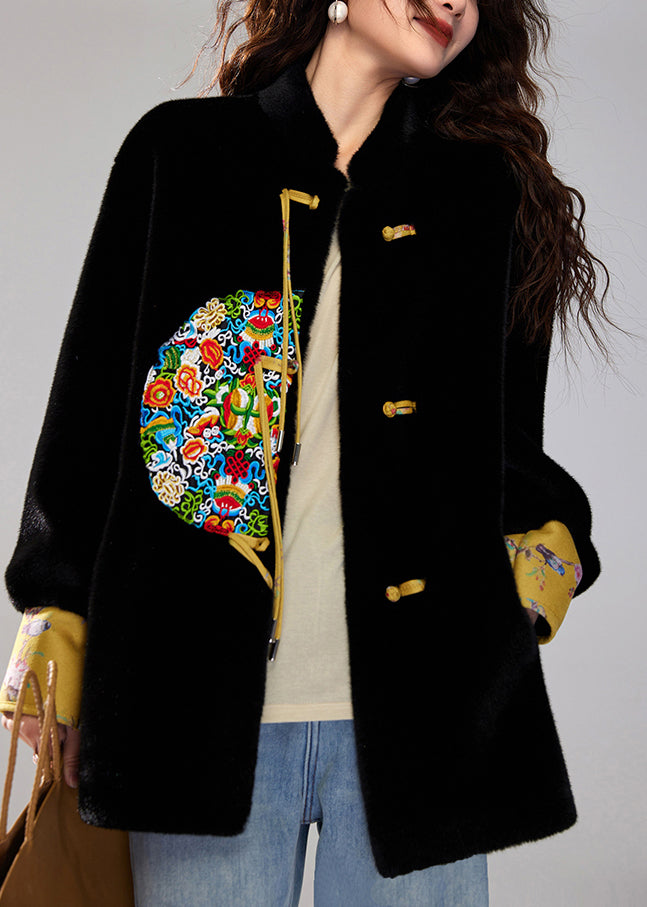 Elegantly Styled Coat for Everyday Wear