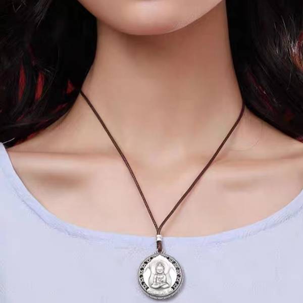 Effortlessly Elegant Garment with a Timeless Design