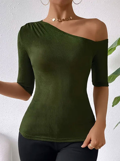 Well Tailored T-Shirt with a Graceful Silhouette
