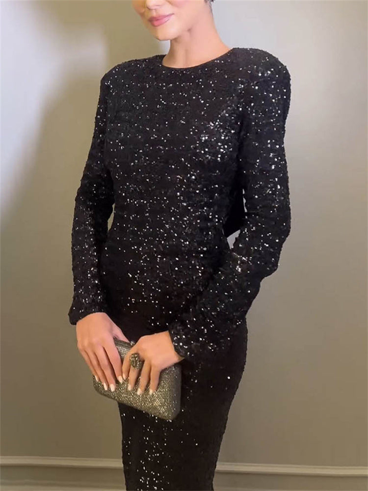 Well Tailored Dress with a Graceful Silhouette