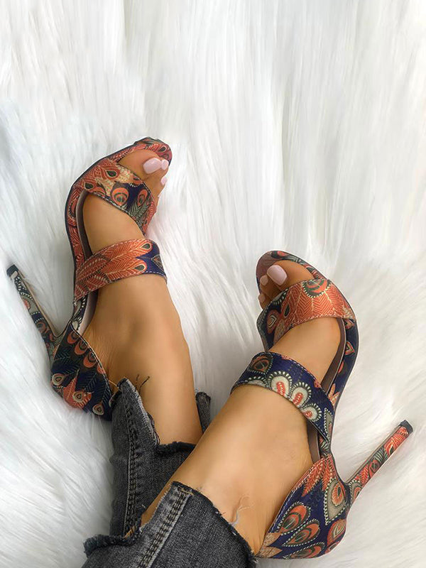 Effortlessly Elegant Sandals with a Timeless Design