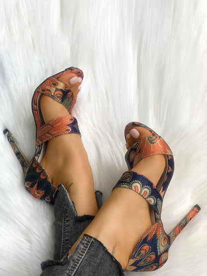 Effortlessly Elegant Sandals with a Timeless Design