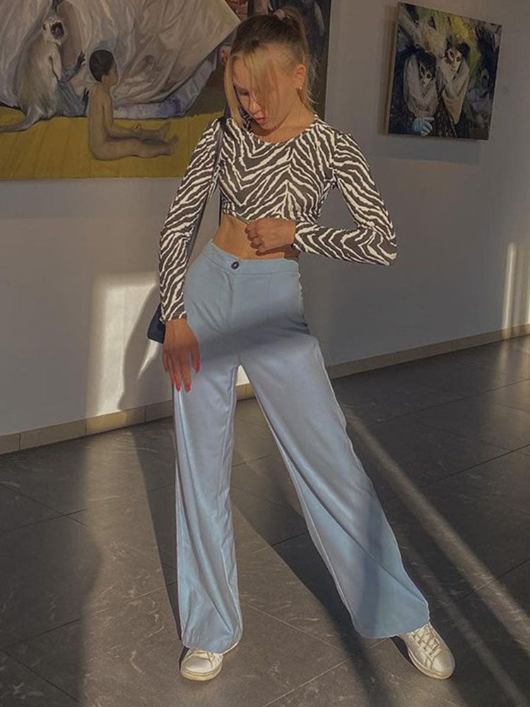 Classic Vintage Pullover with a Flattering Fit