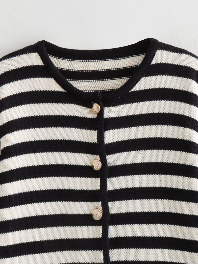 Elegantly Styled Cardigan for Everyday Wear