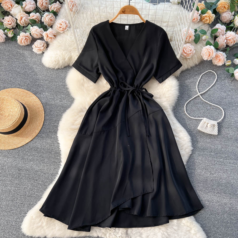 Effortlessly Elegant Dress with a Timeless Design