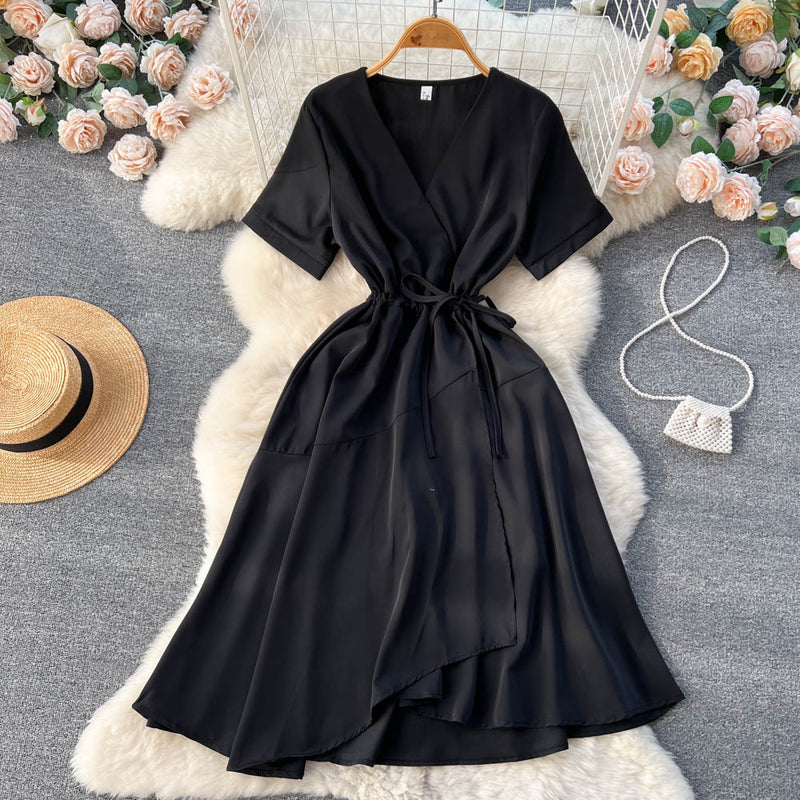 Effortlessly Elegant Dress with a Timeless Design