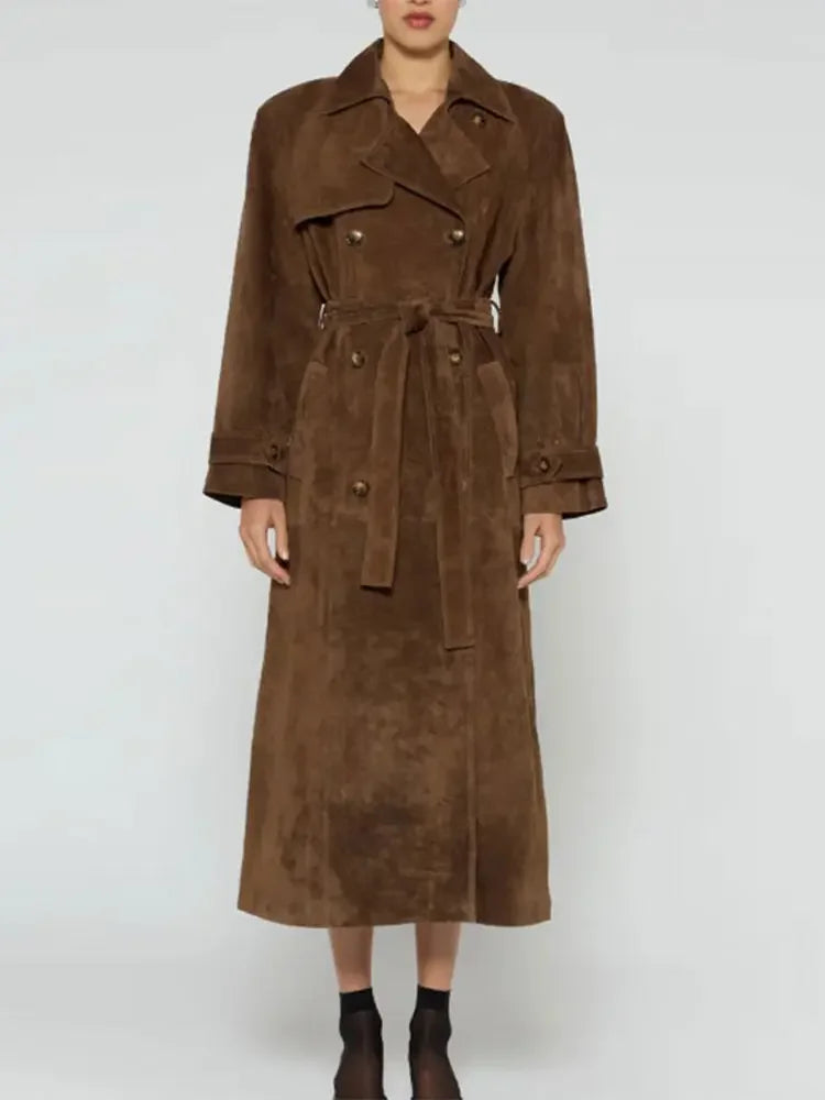 Well Tailored Coat with a Graceful Silhouette