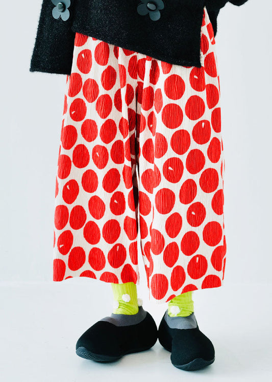 Effortlessly Elegant Pants with a Timeless Design