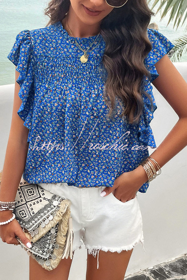 Classic Vintage Pullover with a Flattering Fit