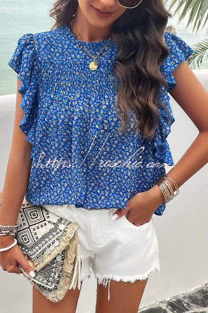 Classic Vintage Pullover with a Flattering Fit