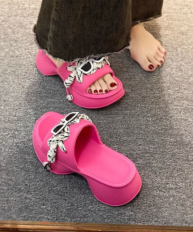 Effortlessly Elegant Sandals with a Timeless Design