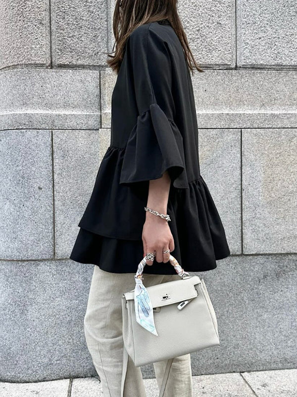 Effortlessly Elegant Garment with a Timeless Design