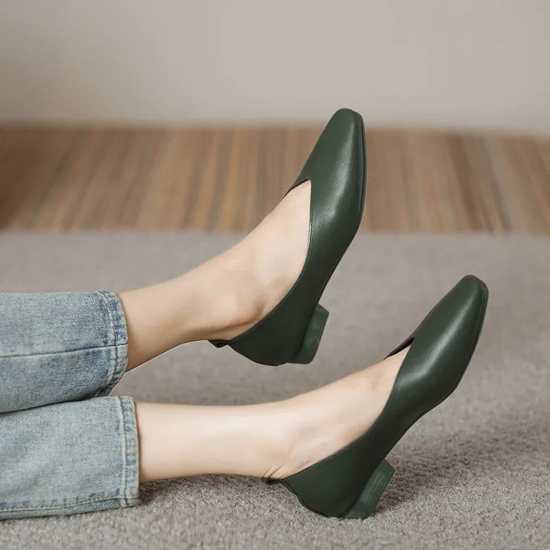 Well Tailored Shoes with a Graceful Silhouette