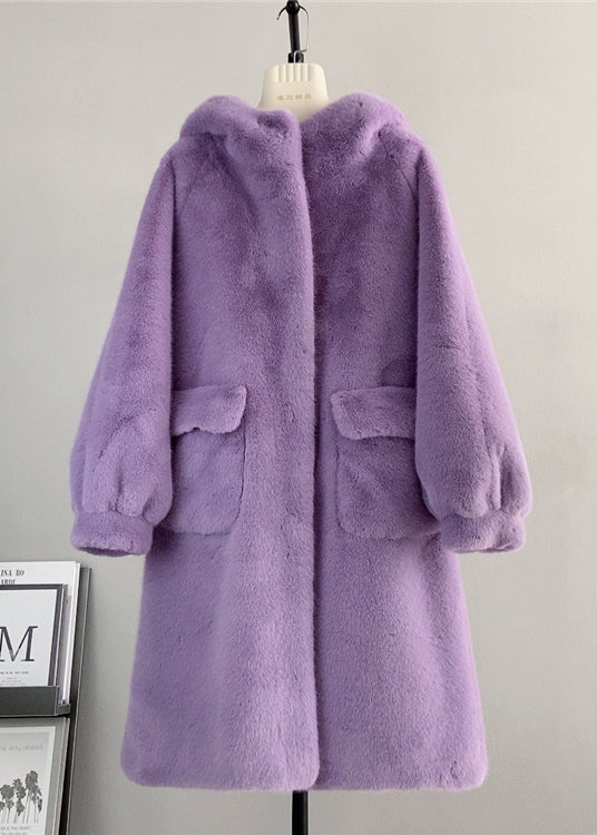 Well Tailored Coat with a Graceful Silhouette