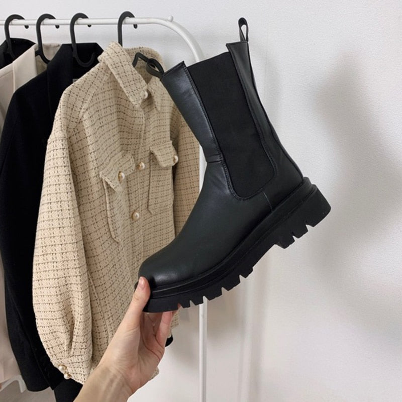 Well Tailored Boots with a Graceful Silhouette