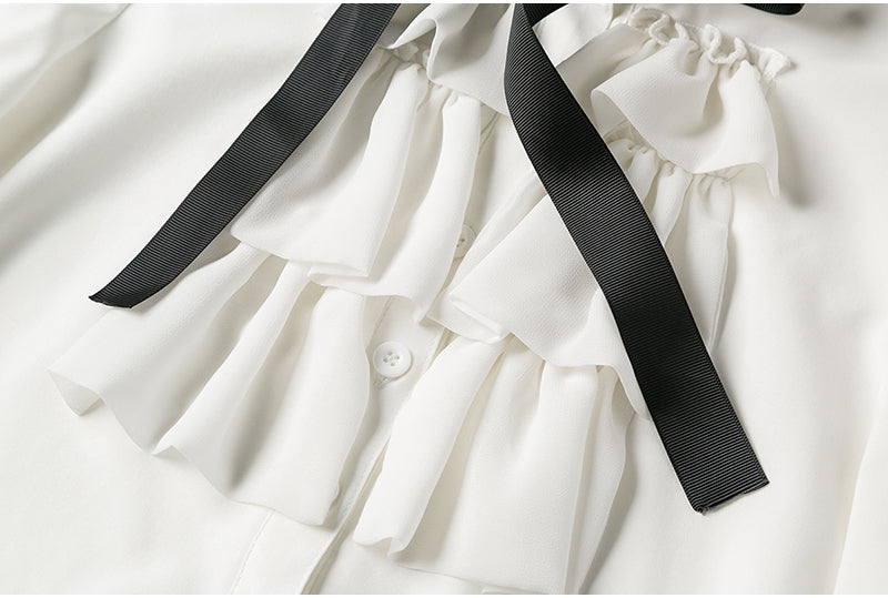 Well Tailored Blouse with a Graceful Silhouette