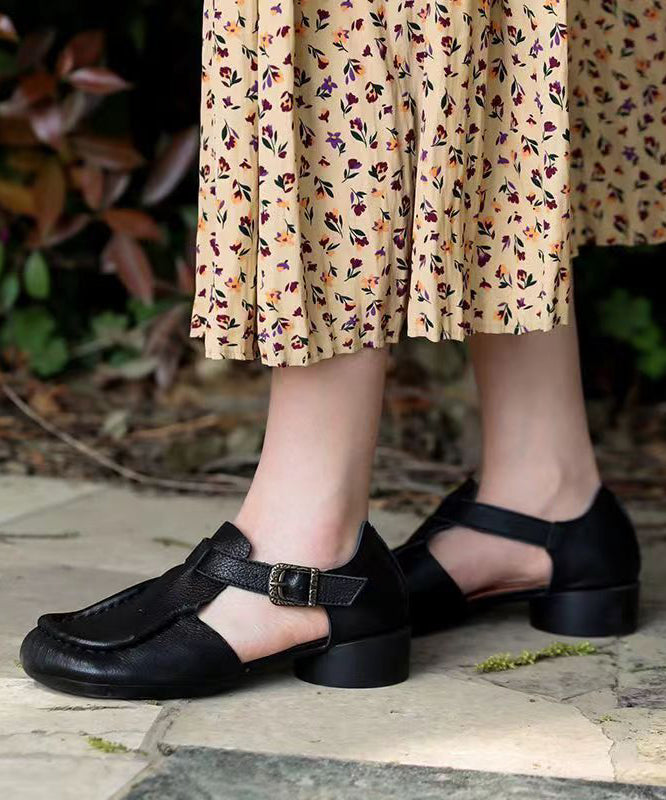 Classic Vintage Sandals with a Flattering Fit