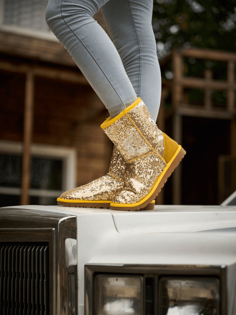 Well Tailored Boots with a Graceful Silhouette