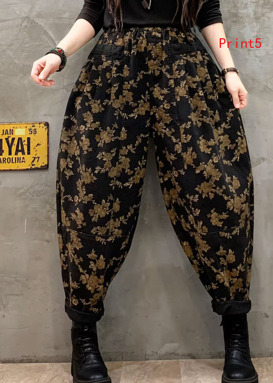 Effortlessly Elegant Pants with a Timeless Design