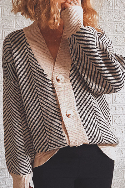 Effortlessly Elegant Sweater with a Timeless Design