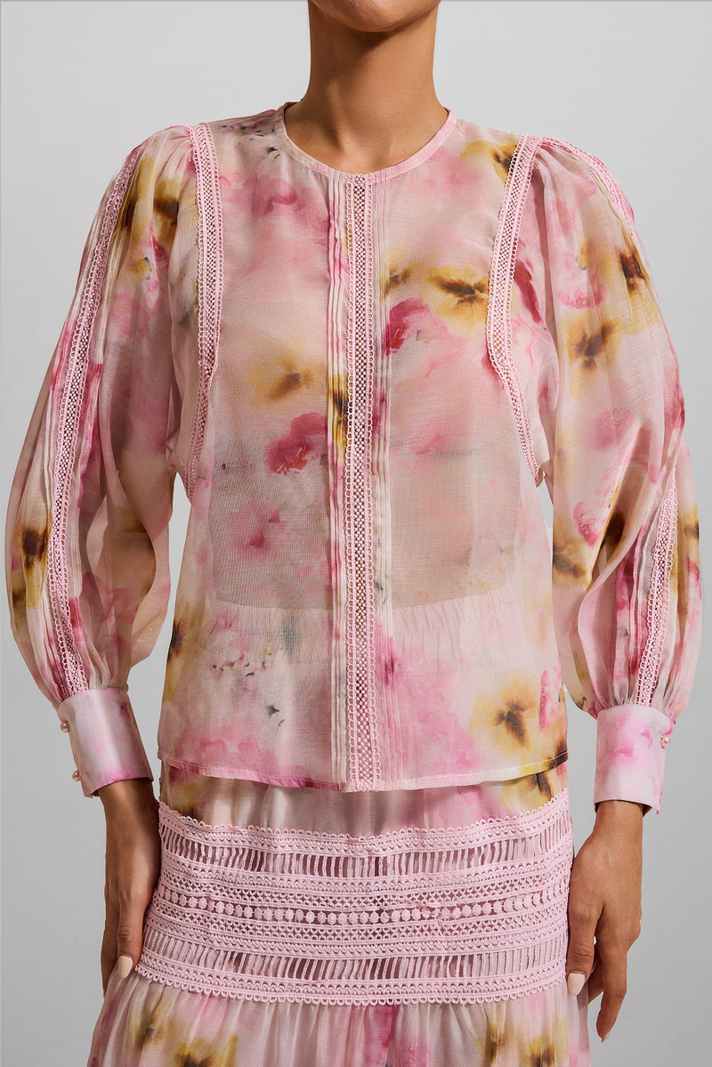 Beautifully Finished Top in a Timeless Design