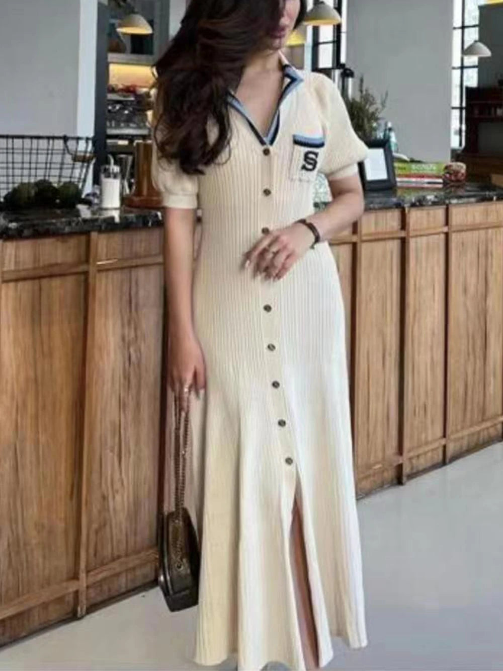 Well Tailored Dress with a Graceful Silhouette