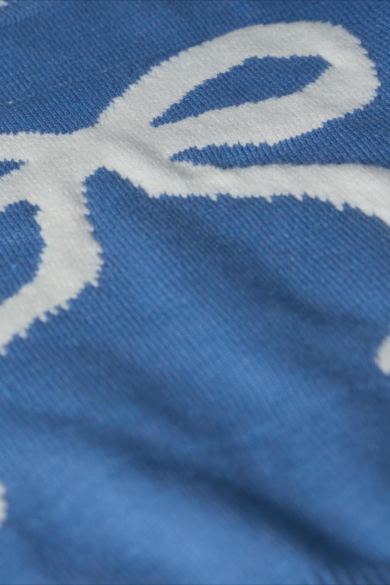 Effortlessly Elegant Sweater with a Timeless Design