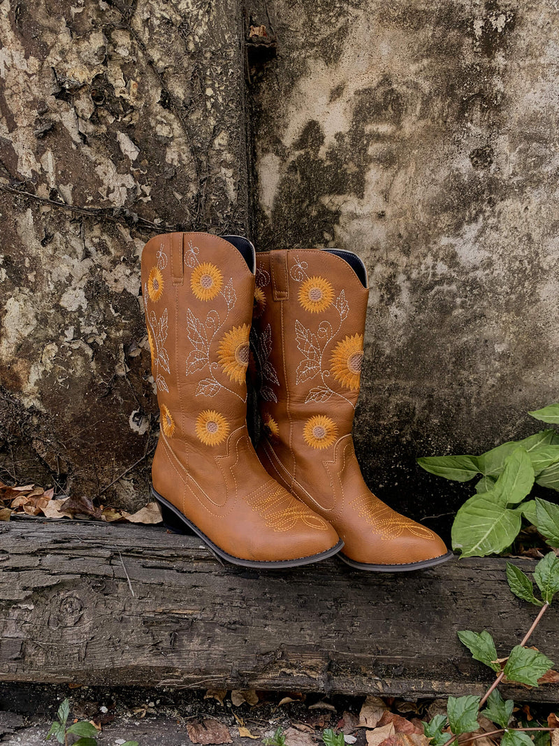 Gracefully Styled Boots for Any Occasion