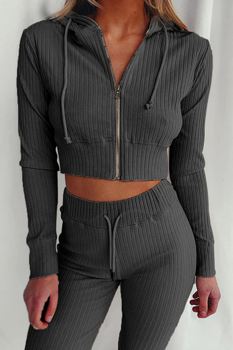 Well Tailored Pants with a Graceful Silhouette