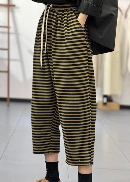 Effortlessly Elegant Pants with a Timeless Design