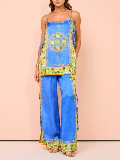 Well Tailored Top with a Graceful Silhouette