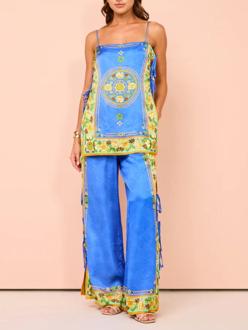 Well Tailored Top with a Graceful Silhouette