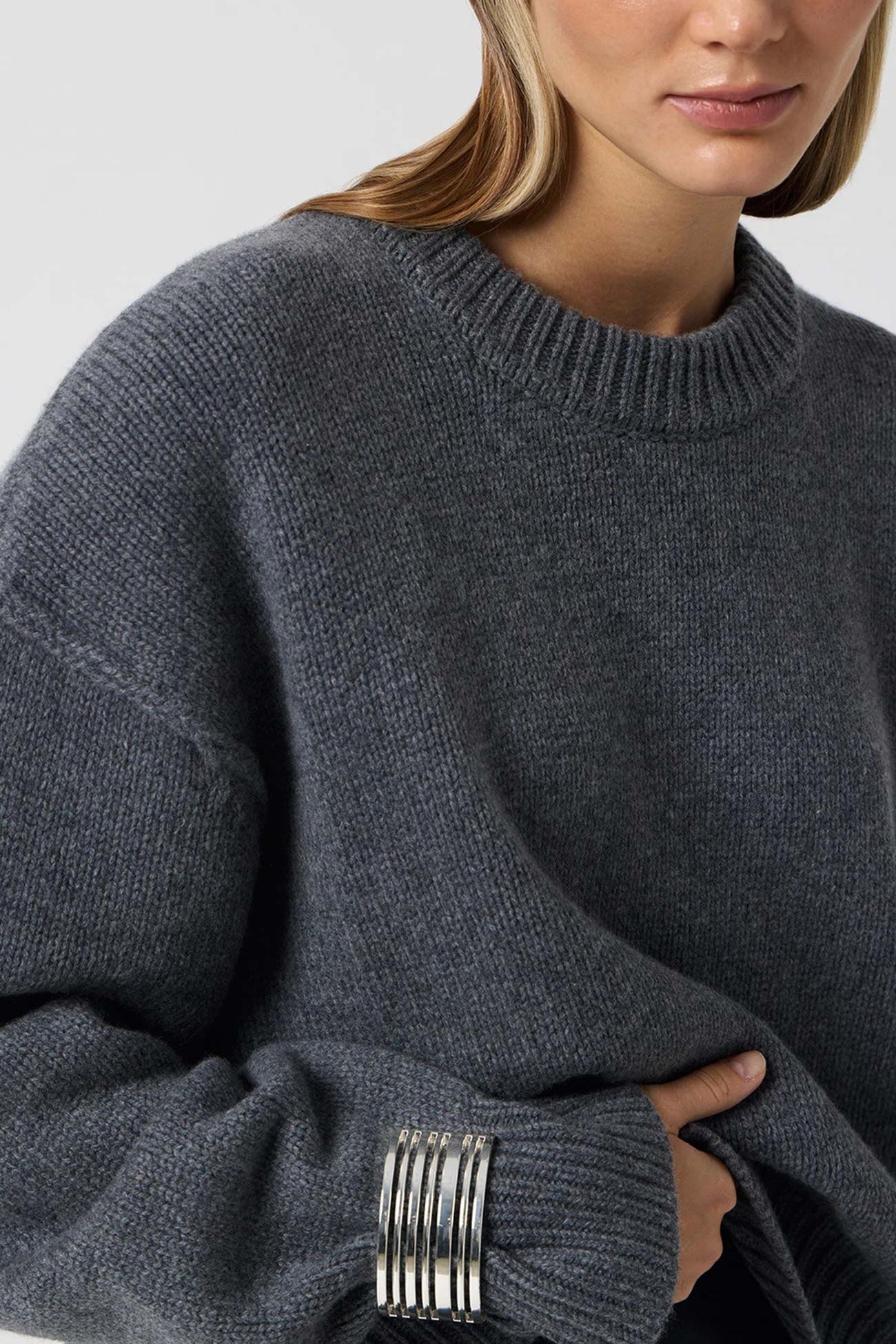 Well Tailored Sweater with a Graceful Silhouette