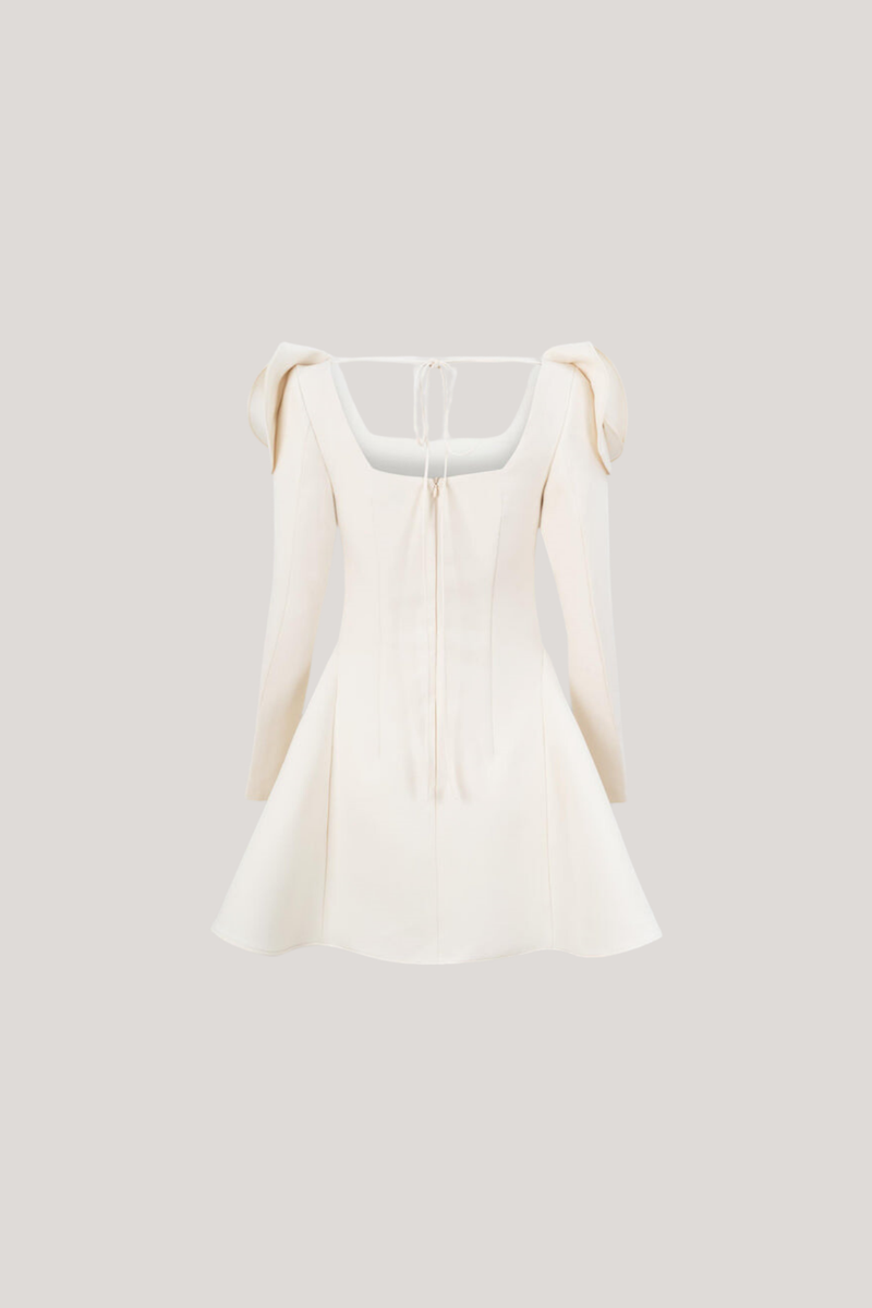 Well Tailored Dress with a Graceful Silhouette