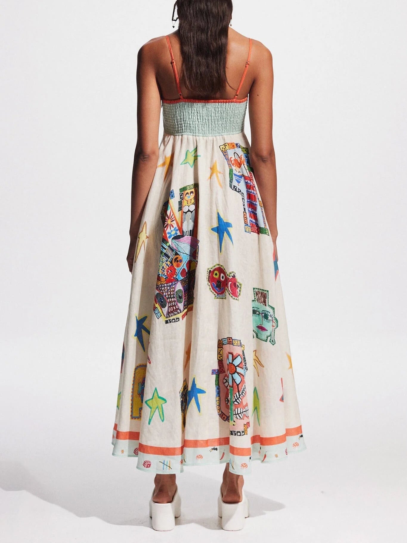 Effortlessly Elegant Dress with a Timeless Design