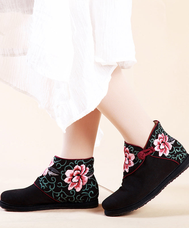 Well Tailored Boots with a Graceful Silhouette