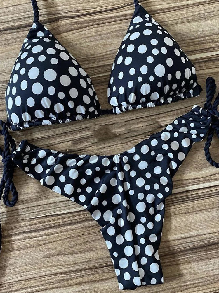 Well Tailored Swimsuit with a Graceful Silhouette