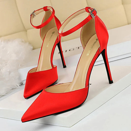 Well Tailored Heels with a Graceful Silhouette