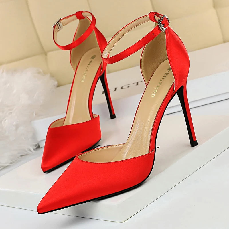 Well Tailored Heels with a Graceful Silhouette