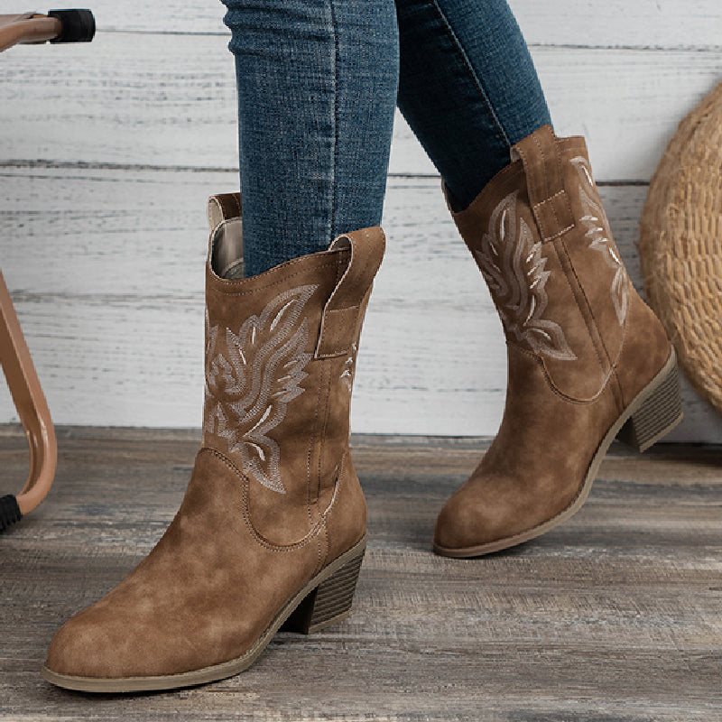 Effortlessly Elegant Shoes with a Timeless Design