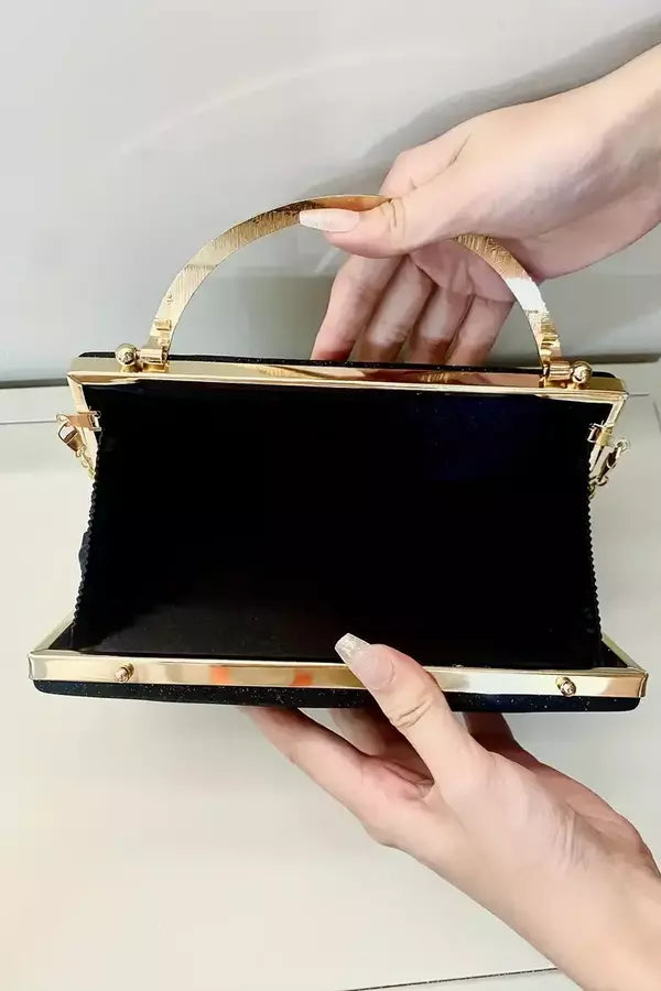 Well Tailored Bag with a Graceful Silhouette