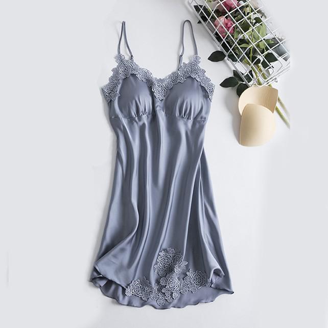 Well Tailored Garment with a Graceful Silhouette