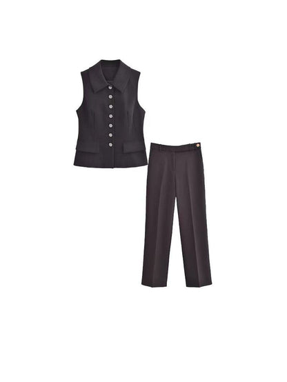 Effortlessly Elegant Pants with a Timeless Design