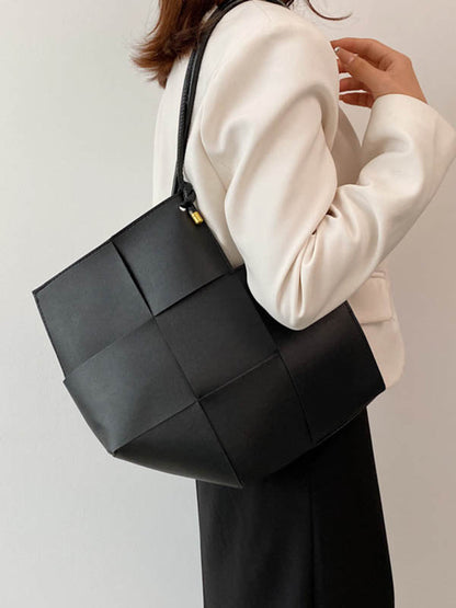 Beautifully Finished Bag in a Timeless Design