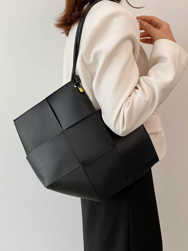Beautifully Finished Bag in a Timeless Design