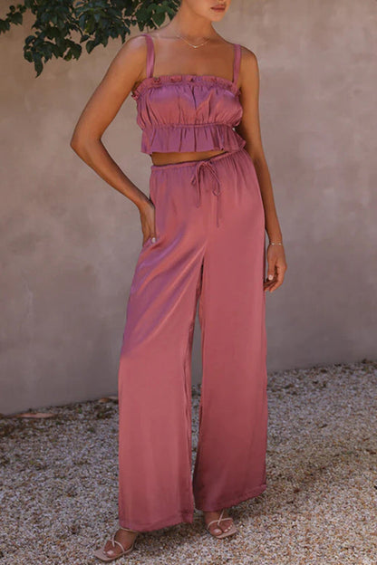 Effortlessly Elegant Pants with a Timeless Design