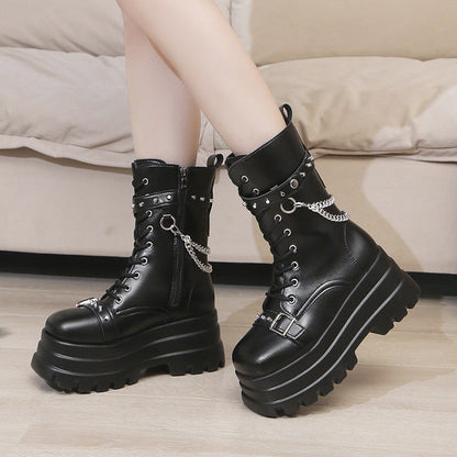 Well Tailored Boots with a Graceful Silhouette